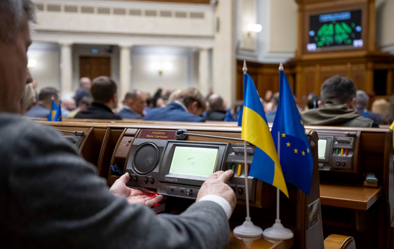 Центральну та місцеву владу в Україні "розділять": який важливий закон підтримала Рада