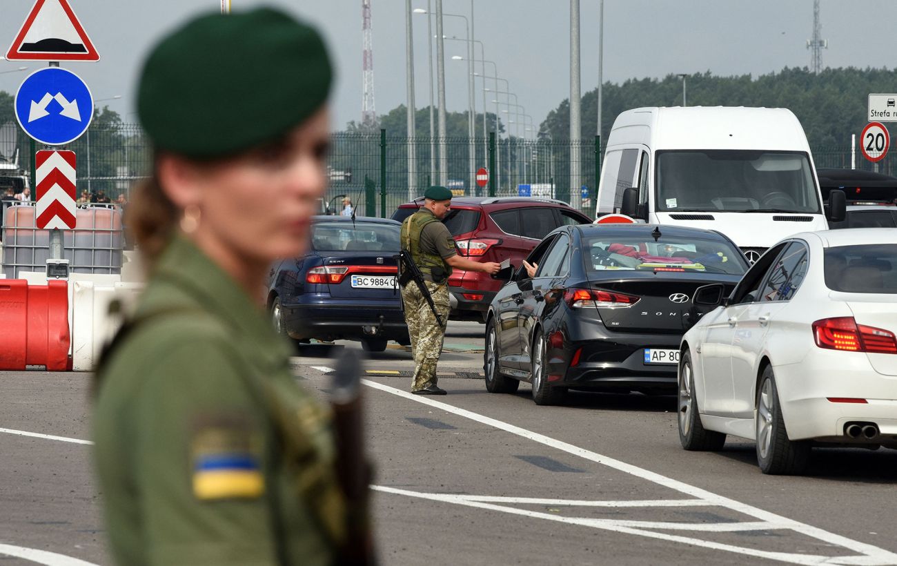 На кордоні з Польщею великі черги: які пункти пропуску менш завантажені