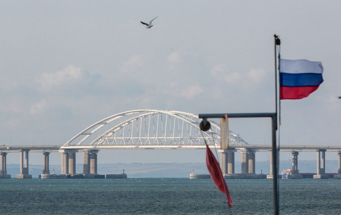 ВМС України уразили катери РФ, які охороняли Кримській міст (відео)