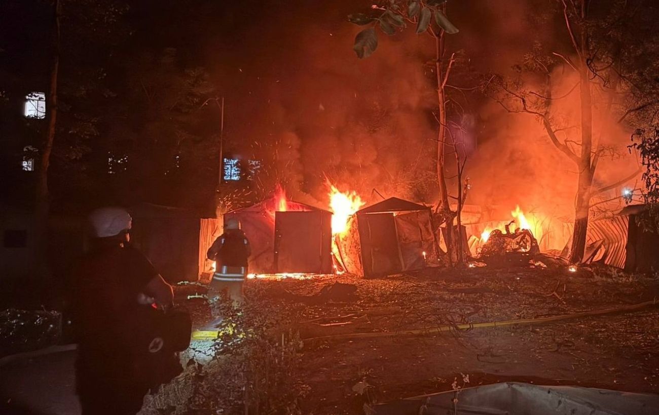 Після атаки РФ на Одесу у місті пожежі та є постраждалий