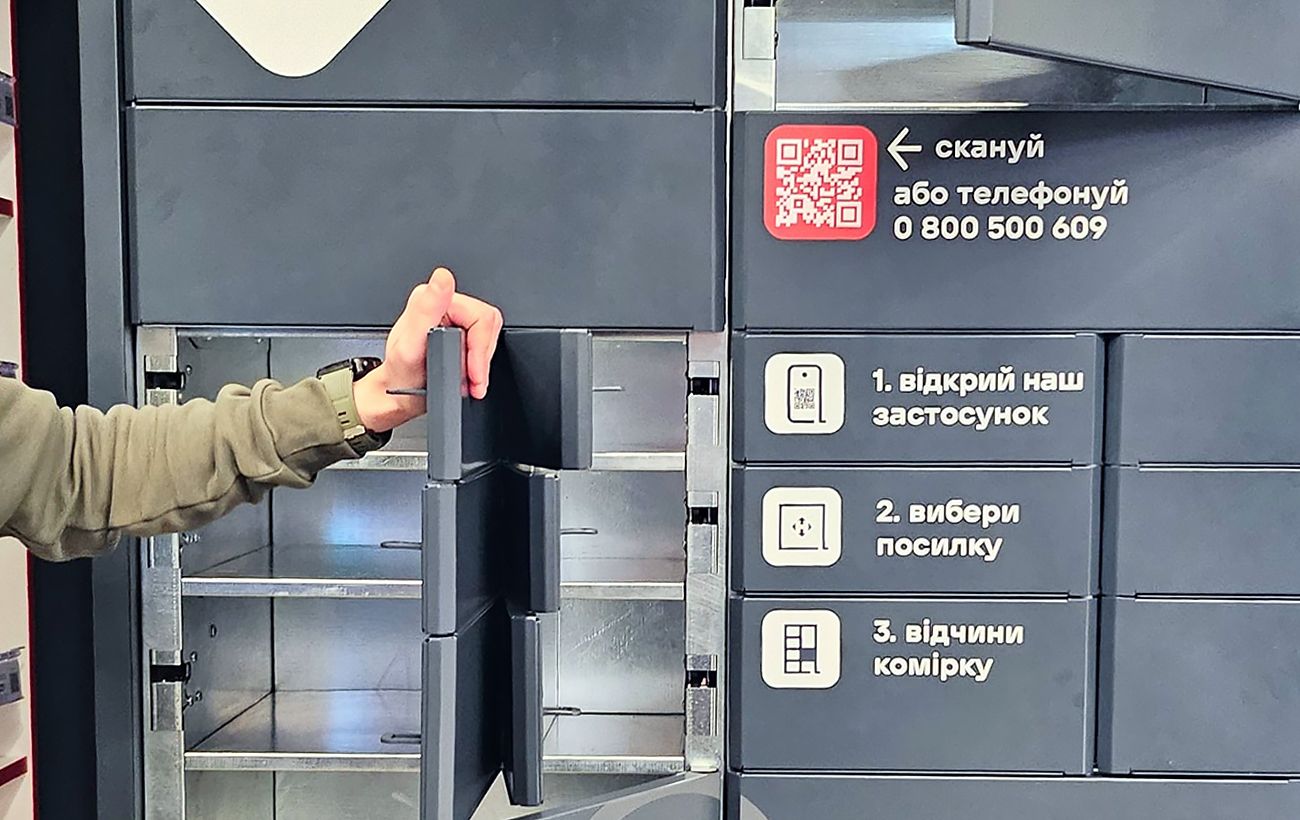 У Рівному дівчина "закрилась" у поштоматі: як її рятували (відео)
