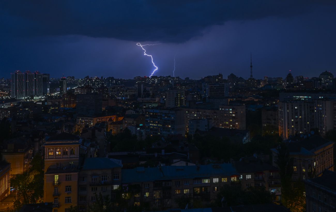 На Київ насувається гроза, синоптики попереджають про негоду