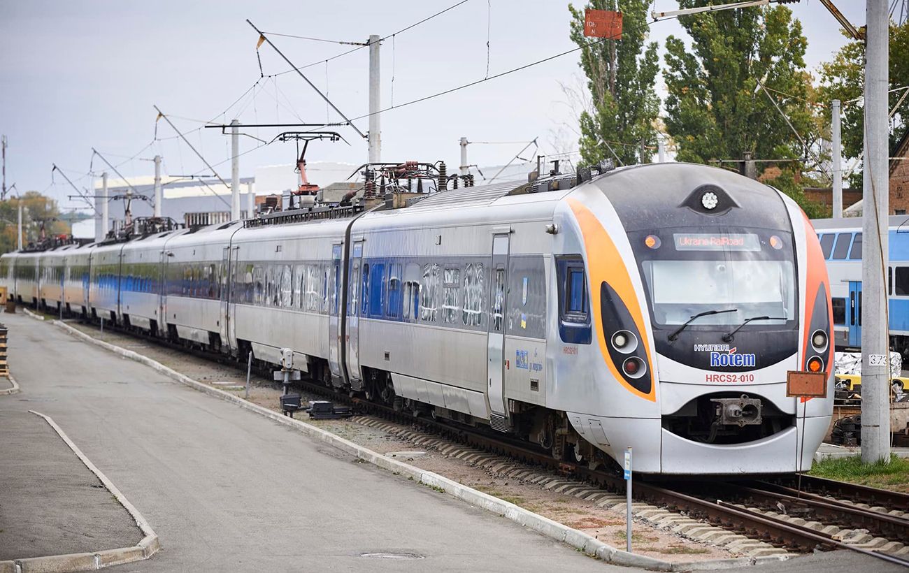 УЗ запускає додатковий "літературний" поїзд: куди він повезе пасажирів і в які дні