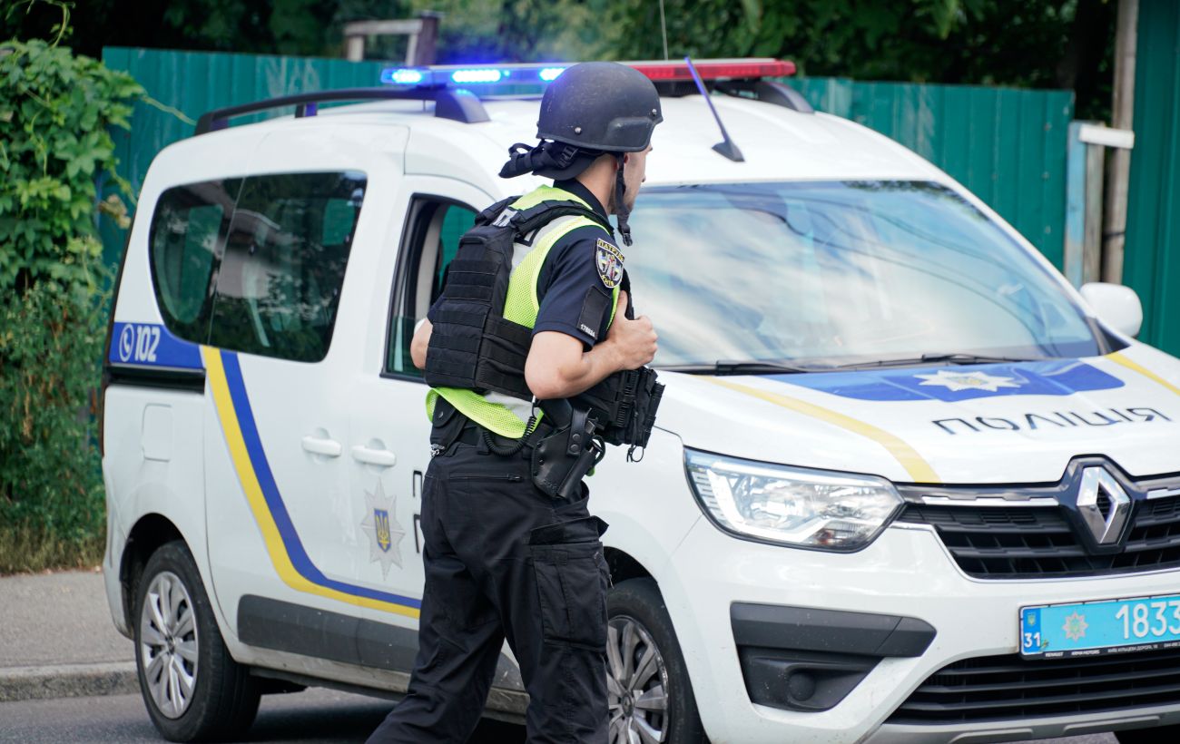 Біля ресторану в Києві знайшли куртку з гранатами