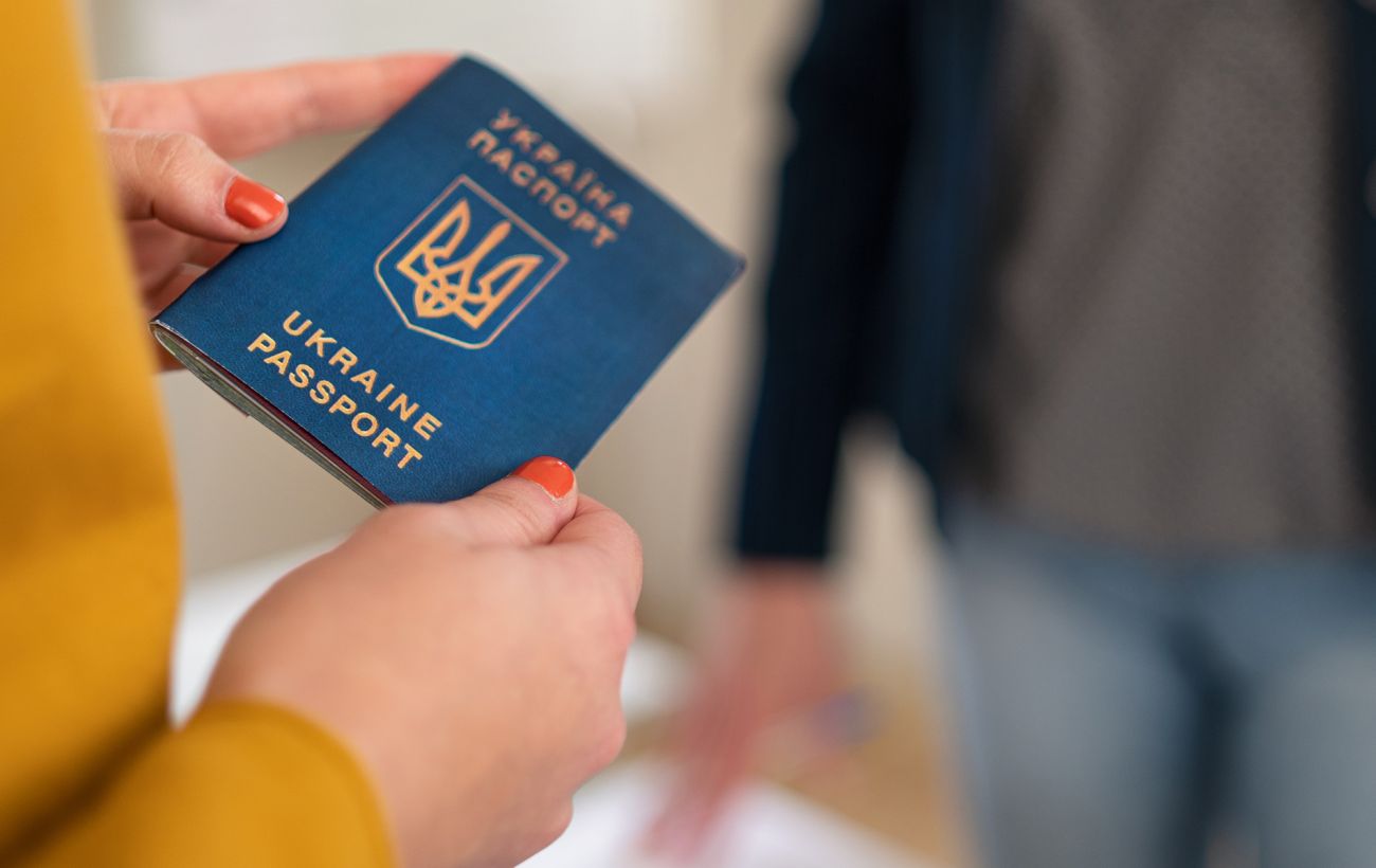 Можуть не впустити до країни: що треба терміново перевірити у закордонному паспорті