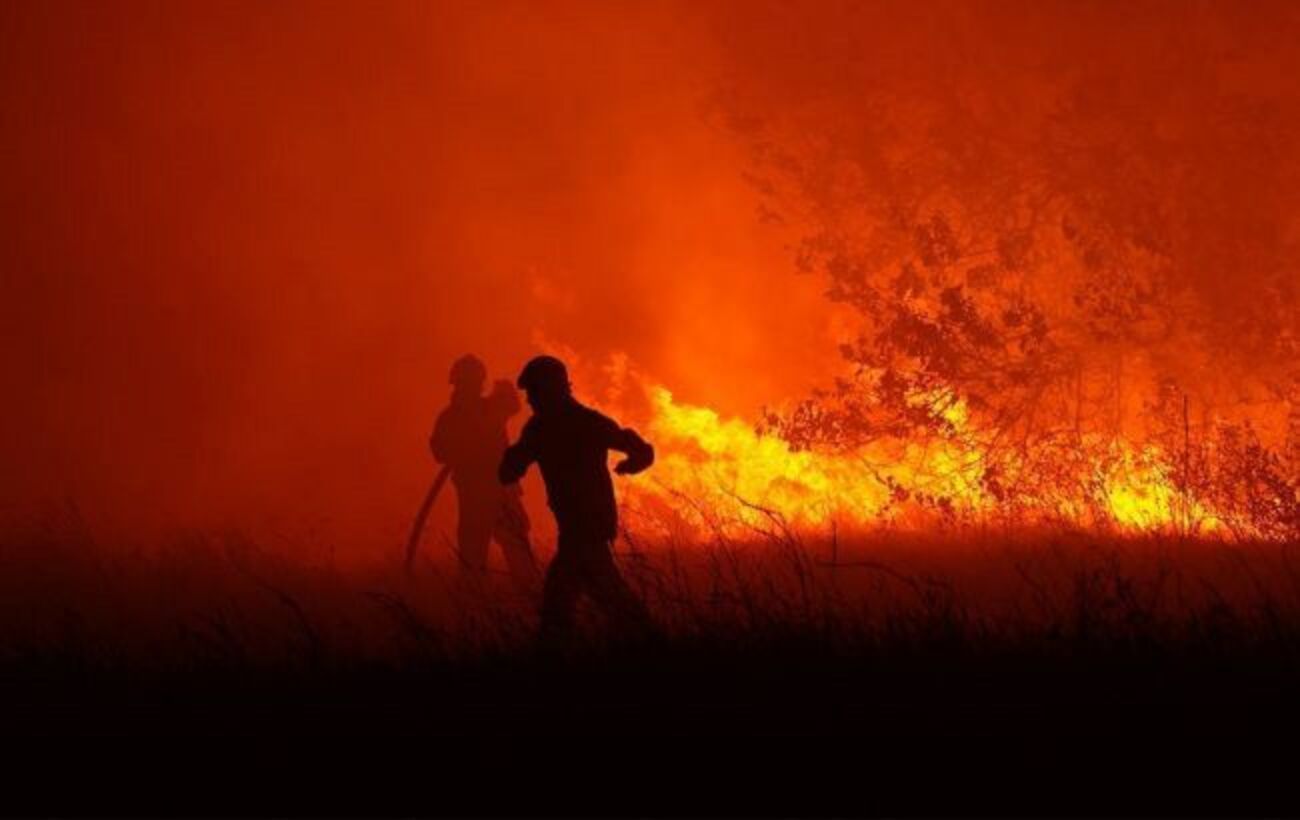 Масштабні пожежі охопили Францію: горять десятки тисяч гектарів лісу, людей евакуюють